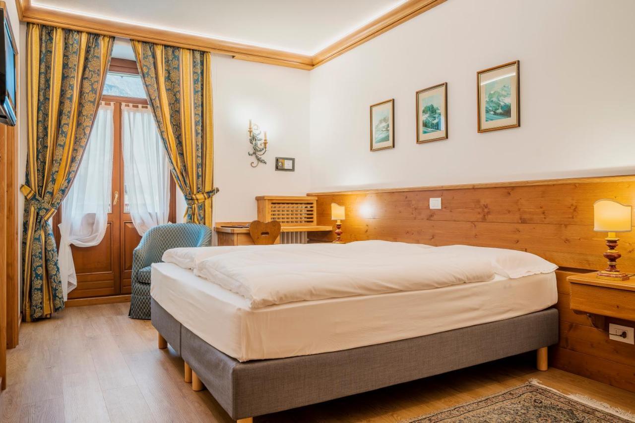 Franceschi Park Hotel Cortina dʼAmpezzo Exteriör bild