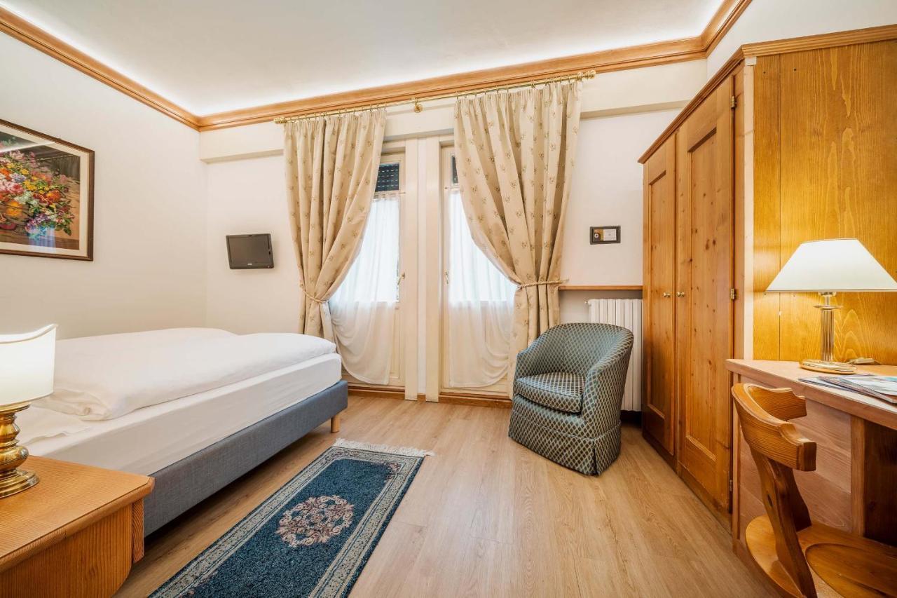 Franceschi Park Hotel Cortina dʼAmpezzo Exteriör bild